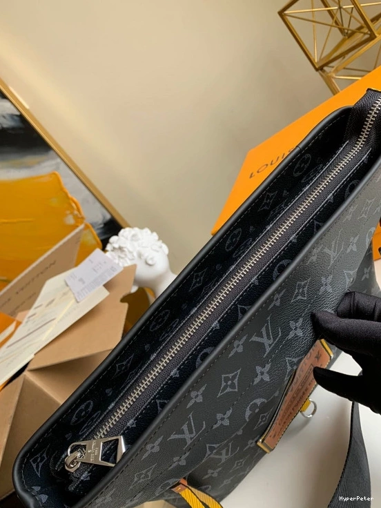 MESSENGER LOUIS VUITTON BAG 0809